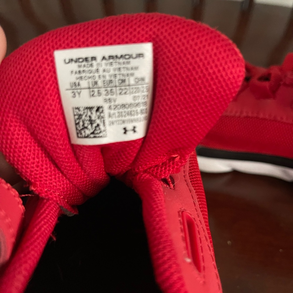 Boys size 3 y almost brand new. Sons foot is too wide for them.